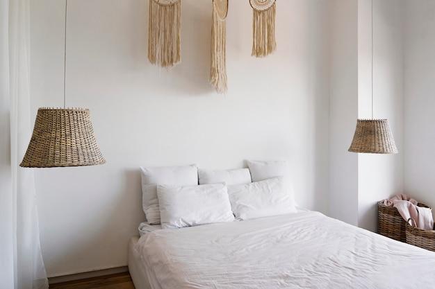  Интерьер спальни в кантри стиле с пастельными оттенками и натуральными материалами